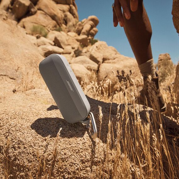 Bose SoundLink Flex Tragbarer Bluetooth Lautsprecher (2. Gen.), Tragbarer Outdoor Lautsprecher, wasserdicht und staubdicht, mit naturgetreuem Klang, bis zu 12 Stunden Akkulaufzeit, Sandstein