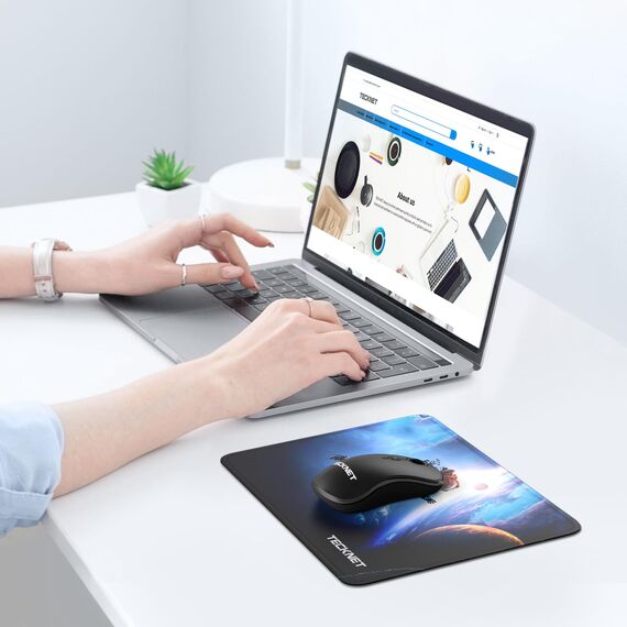 TECKNET Mauspad, 28 x 21 cm Gaming Mousepad mit Wasserdicht und Rutschfester Gummi für PC-Büro, Arbeit, Gaming, Studium, Laptop, Computer, Zuhause-Astronauten Blau