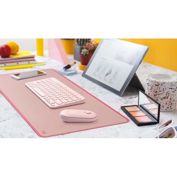 Logitech Desk Mat - Studio Series, Multifunktionale große Unterlage, Erweiterte Mausmatte, Anti-Rutsch-Gummiboden, Spritzwassergeschützt, Langlebig - Rosa