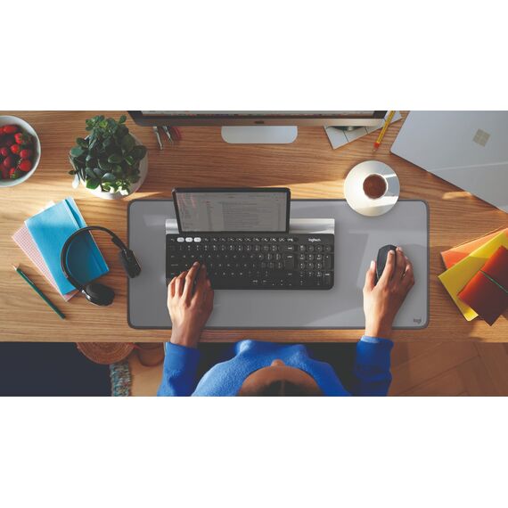 Logitech Desk Mat - Studio Series, Multifunktionale große Unterlage, Erweiterte Mausmatte, Anti-Rutsch-Gummiboden, Spritzwassergeschützt, Langlebig - Rosa