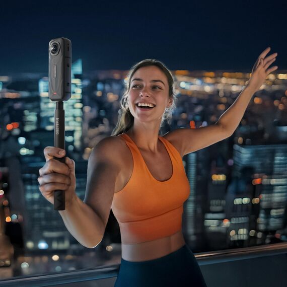 Insta360 X5 - wasserdichte 8K 360°-Kamera, Spitze bei wenig Licht, Unsichtbarer Selfie-Stick-Effekt, robuste austauschbare Linse, 3 h Akku, integr. Windschutz, Stabilisierung, Dreifach-KI-Chip