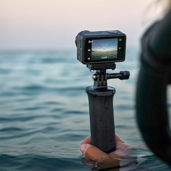 DJI Osmo Action 5 Pro Diving Combo, Action-Kamera 4K für Taucher mit 60m wasserdichtem Gehäuse, Zwei OLED-Touchscreens, Wasserdruckmesser, Farbtemperatursensor für authentische Unterwasserfarben