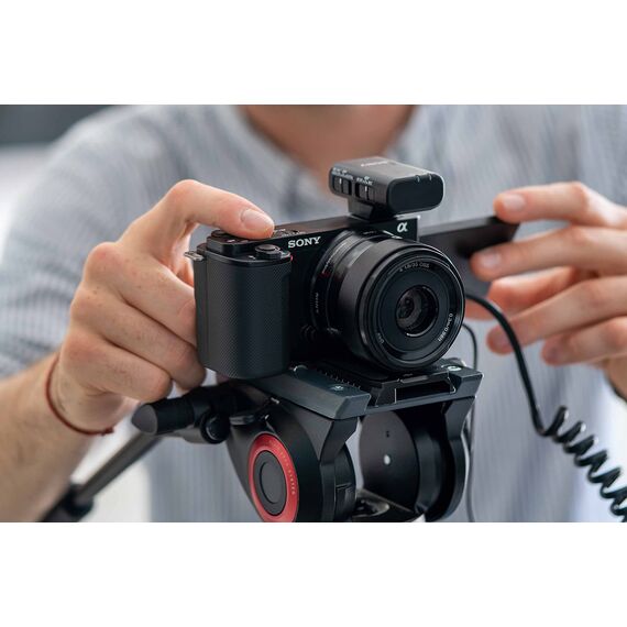 Sony ZV-E10 Systemkamera mit 16–50mm Objektiv (APS-C) – 4K-Video, schwenkbares Display, Echtzeit-Augen-Autofokus, leicht & ideal für Vlogger & Einsteiger