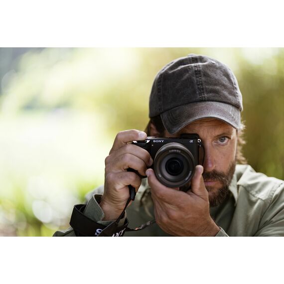 Sony Alpha 6700 Systemkamera (APS-C) mit 16–50mm Objektiv – KI-Autofokus, 5-Achsen-Stabilisierung, 4K 120p Video, Touchscreen, ideal für Vlogging & Foto