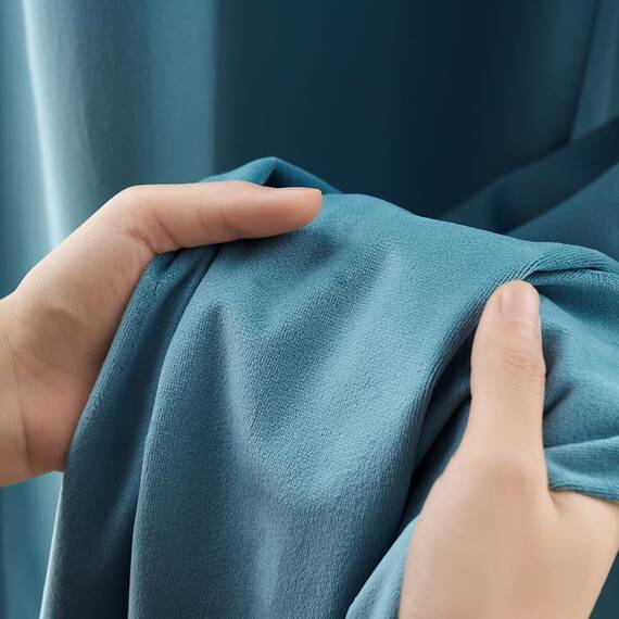MIULEE Blau Samtvorhang mit Ösen 140x280, Wunderschön Weich Vorhänge Samt für Deko Schlafzimmer Wohnzimmer, 2 Stück Samt Gardinen Blickdicht Jedes 280 cm Hoch, Dicker Velvet Thermovorhang Winter
