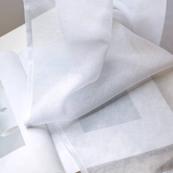 Woaboy Voile Gardinen Weiss Vorhänge Transparent Wohnzimmer mit Ösen Stores Gardinen Schlafzimmer Ösenvorhang Scheibengardine Schlaufengardinen Modern 2er Set 140x225 cm (B x H) Weiß