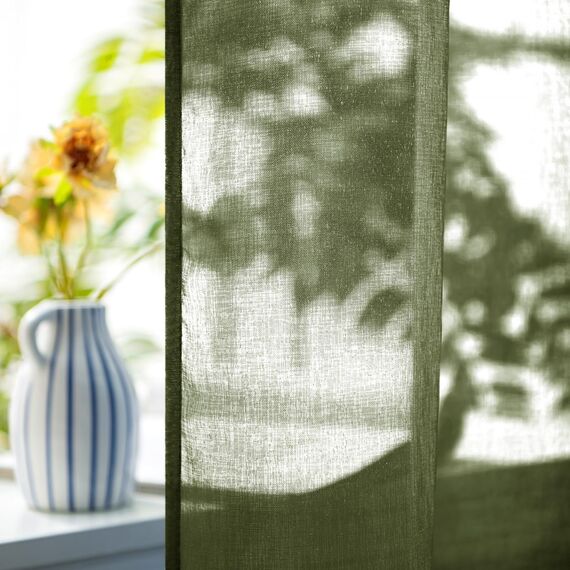 Woaboy Voile Gardinen Vorhänge Transparent Wohnzimmer mit Ösen Stores Gardinen Schlafzimmer Ösenvorhang Scheibengardine Schlaufengardinen Modern 2er Set 140x245 cm (B x H) Olivergrün