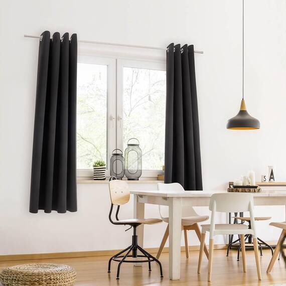 Blumtal Verdunklungsvorhänge 2er Set - Thermovorhang Hitzeschutz - Vorhang Blickdicht mit Ösen - Gardinenschals mit Schlaufen - Gardinen 175x140 cm - Thermogardine wärmeisolierend - Vorhang Schwarz