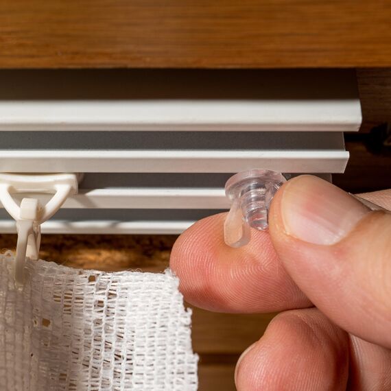 Gardinen Feststeller, 12 Stück, Transparent, Hartplastik, für min. 10 x 6 mm Laufkammern, Stopper für Schienensysteme mit Innenläufen, Zwischenfeststeller, Endstopfen, Endfeststeller Gardinenschiene