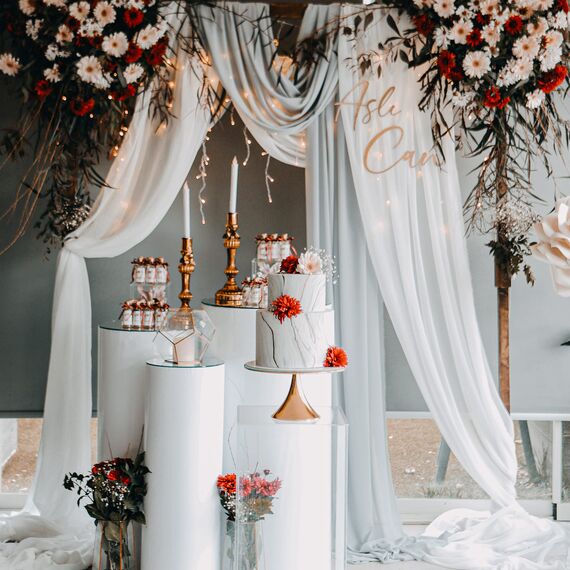 Querbehang Freihanddeko Weiß Vorhang für Hochzeit - 130 x 550cm Transparente Gardinen Schals Voile Vorhang Hochzeitsbogen Wandbehang Dekoration für Wohnzimmer Hochzeitsfeier Zeremonie Bühnendekoration