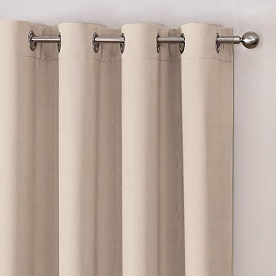 CUCRAF Vorhang Blickdicht Gardinen mit Ösen 2er Set H137 x B132 cm Verdunklungsvorhänge Beige Thermovorhang Kälteschutz, Weich und Langlebig Schallschutz Vorhang für Schlafzimmer Wohnzimmer