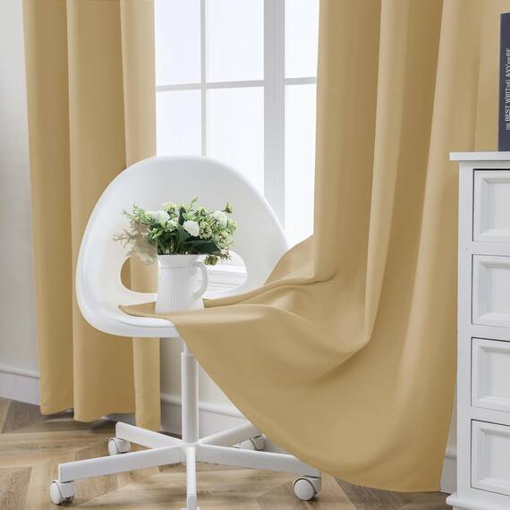 CUCRAF Verdunklungsvorhänge Thermovorhang Kälteschutz 2er Set H213 x B132cm Vorhänge mit Ösen Beige Vorhang Blickdicht Weich und Langlebig Schallschutz Vorhang für Schlafzimmer Wohnzimmer