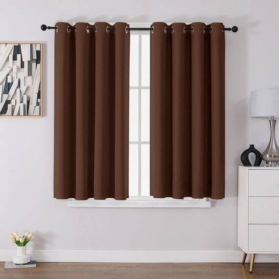 CUCRAF Verdunklungsvorhänge Thermovorhang Kälteschutz 2er Set H137 x B132cm Vorhänge mit Ösen Braun Vorhang Blickdicht Weich und Langlebig Schallschutz Vorhang für Schlafzimmer Wohnzimmer