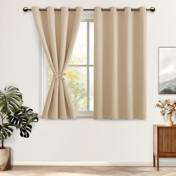 DWCN Verdunklungsvorhänge mit Ösen Vorhang Blickdicht mit Raffhalter 2 Stück Thermovorhang Hitzeschutz für Schlafzimmer, WonhzimmerBüro, Biscotti Beige, 137x132cm(HxB)