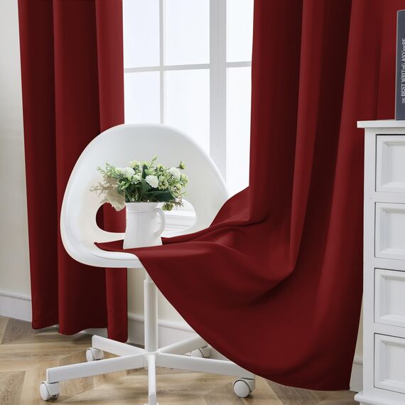 CUCRAF Thermovorhang Kälteschutz Vorhang Blickdicht 2er Set H137 x B117 cm Gardinen mit Ösen Rot Verdunklungsvorhänge, Weich und Langlebig Schallschutz Vorhang für Schlafzimmer Wohnzimmer