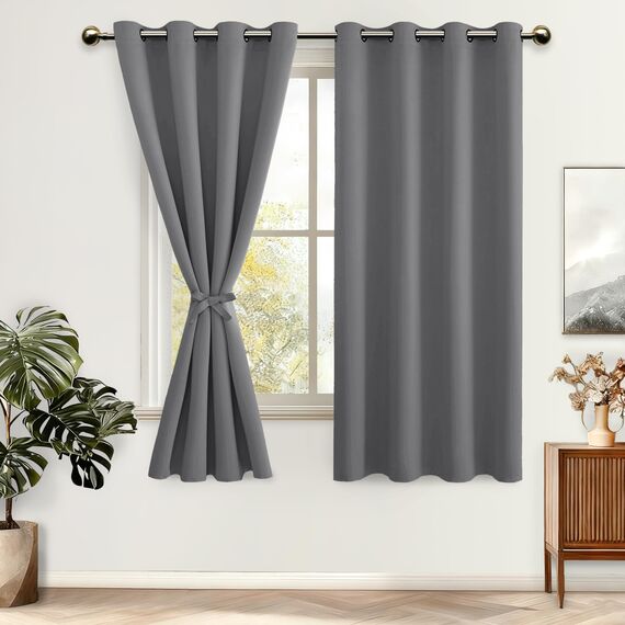 DWCN Verdunklungsvorhänge mit Ösen Blickdicht Vorhänge mit Raffhalter 2 Stücke Thermovorhang Kälteschutz Gardinen Wohnzimmer Schlafzimmer Wärmeisolierend,Grau,H160 x B140 cm (2er Pack)