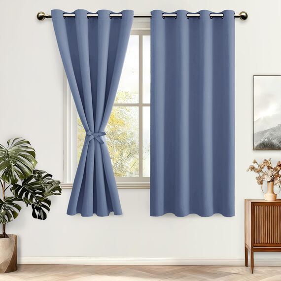 DWCN Verdunklungsvorhänge mit Ösen Blickdicht Vorhänge mit Raffhalter 2 Stücke Thermovorhang Kälteschutz Gardinen Wohnzimmer Schlafzimmer Wärmeisolierend, Staubiges Blau, H140 x B160 cm (2er Pack)