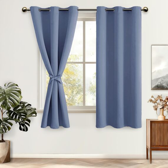 DWCN Verdunklungsvorhänge mit Ösen Blickdicht Vorhänge mit Raffhalter 2 Stücke Thermovorhang Kälteschutz Gardinen Wohnzimmer Schlafzimmer Wärmeisolierend, Staubiges Blau, H137 x B117 cm (2er Pack)