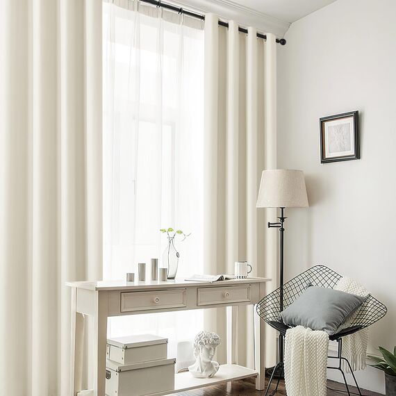 MRTREES Thermovorhang Kälteschutz Gegen Kälte 100% Vorhang Blickdicht Gardinen mit Ösen Hellbeige 2er Set, 230 cm Lang, 140 cm Breit, Verdunklungsvorhänge für Wohnzimmer Schlafzimmer