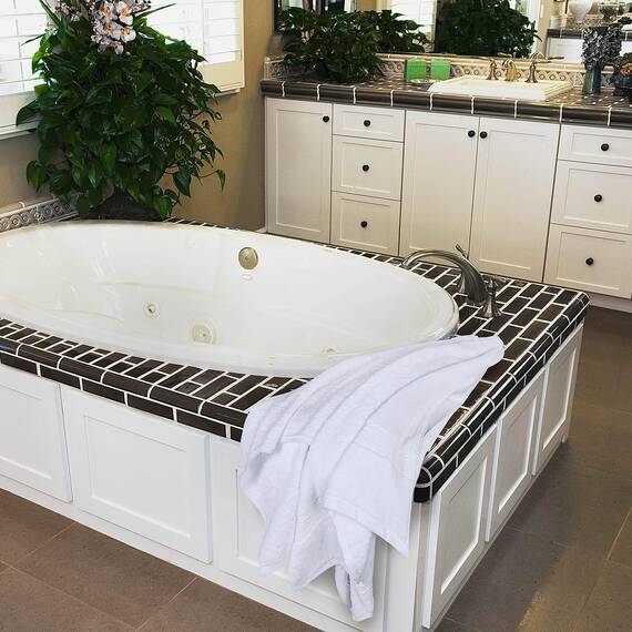 Utopia Towels - 2er-Pack Badetücher Set Premium 100% ringgesponnene Baumwolle 69 x 137 cm Handtücher, sehr saugfähig, weiches Gefühl Duschtücher (Weiß)