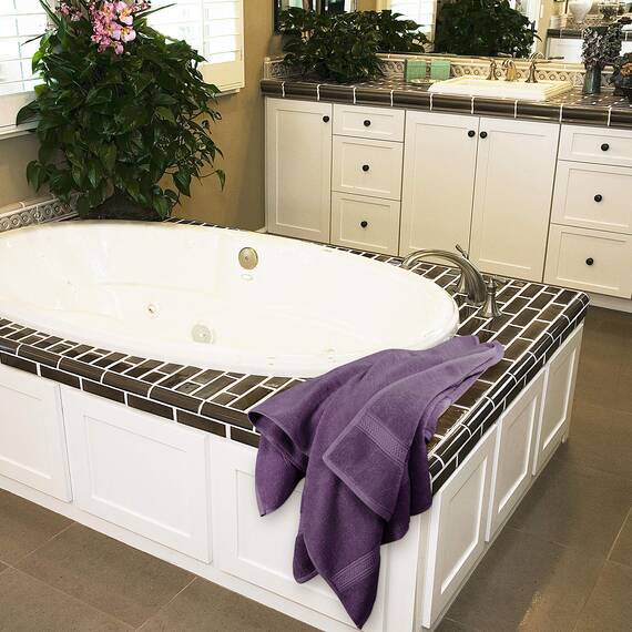 Utopia Towels - 4er-Pack Badetücher Set Premium 100% ringgesponnene Baumwolle 69 x 137 cm Handtücher, sehr saugfähig, weiches Gefühl Duschtücher (Pflaume)
