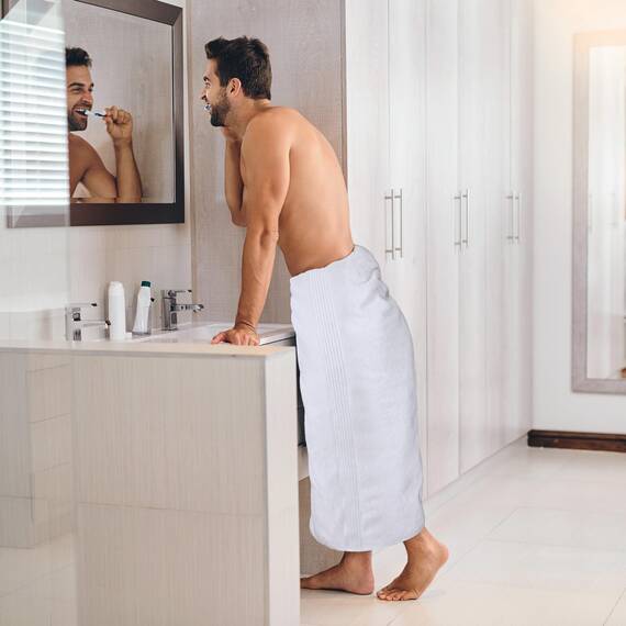 Utopia Towels - 2er Großes Badetuch mit Aufhänger - 100% gekämmte ringgesponnene Baumwolle, sehr saugfähig große Badetücher 90 x 180 cm, hochwertiges Saunatuch (weiß)