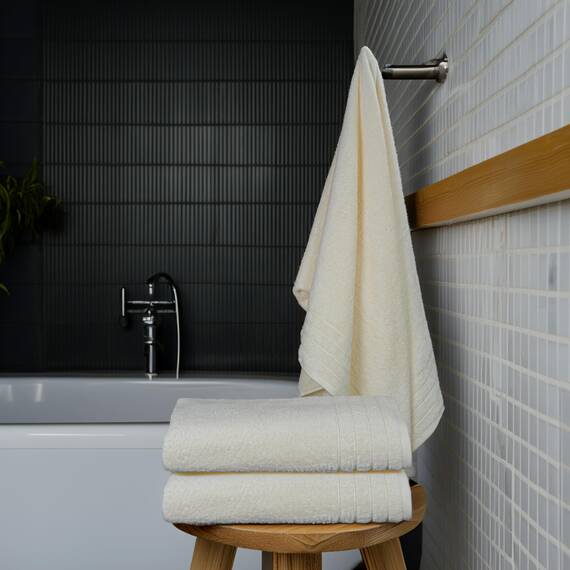 Tens Towels Extra große Badetücher, 76,2 x 152,4 cm, 100 % Baumwolle, größeres und leichteres Gewicht, schnelles trocknen, super weich und saugfähig, perfekt für Badezimmer, 4 Stück, Cremefarben