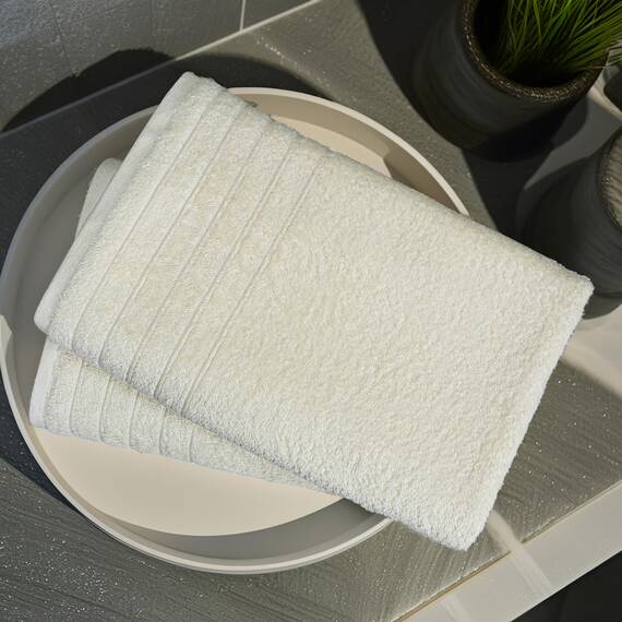 Tens Towels Extra große Badetücher, 89 x 178 cm, 100 % Baumwolle, größeres und leichteres Gewicht, schnelles trocknen, super weich und saugfähig, übergroße Badetücher, 2 Stück, Cremefarben
