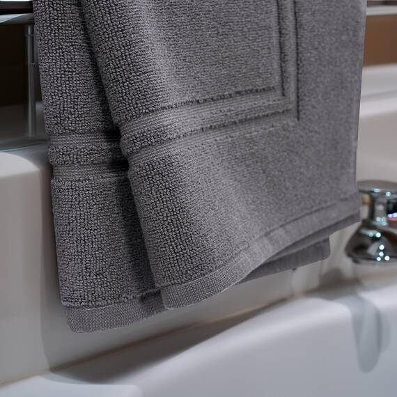 Tens Towels Badematten aus 100 % Baumwolle, 50,8 x 81,3 cm, super saugfähig, Premium-Bodentücher in Hotelqualität, luxuriös, weich und schnell trocknend, kein Badezimmerteppich, Dunkelgrau, 2 Stück