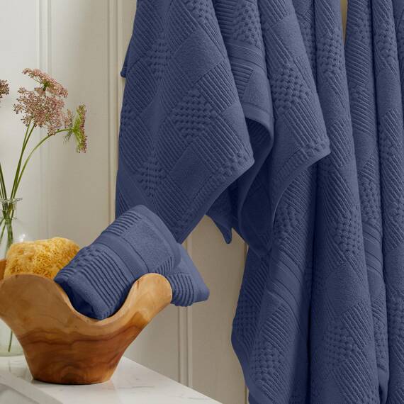 Springtree Home Badetuch-Set aus 100% Baumwolle, 4-teilig, blaue Handtücher, geometrisches strukturiertes Design, saugfähig & schnelltrocknend, 4 Badetücher, Oeko-TEX Standard 100 Baumwolle