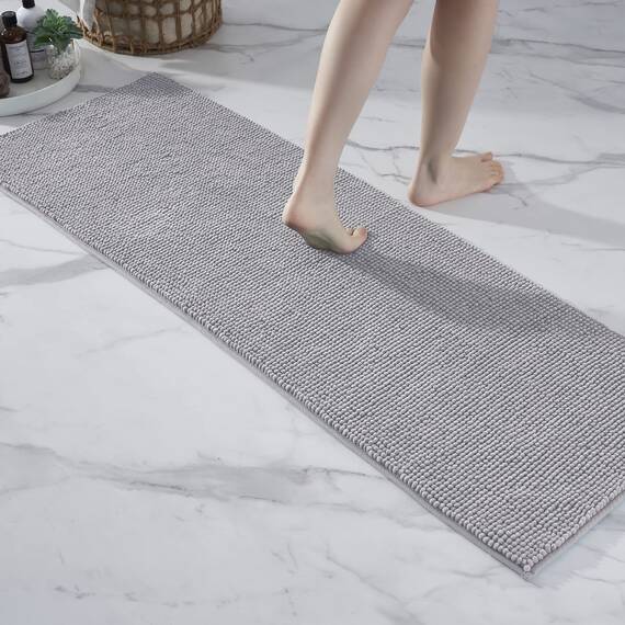 Decomira Badematte rutschfest | Als Badteppich Set kombinierbar | Badezimmer-Teppich Bad-Vorleger waschbar aus Chenille | Duschvorleger für Dusche, Badewannen, WC Deko | Grau - 50x150 cm
