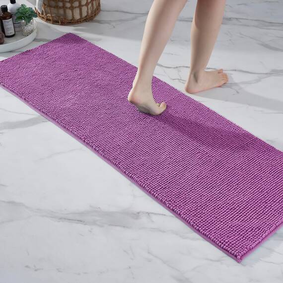 Decomira Badematte rutschfest | Als Badteppich Set kombinierbar | Badezimmer-Teppich Bad-Vorleger waschbar aus Chenille | Duschvorleger für Dusche, Badewannen, WC Deko | Lila - 50x150 cm