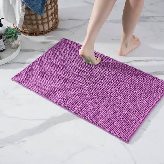Decomira Badematte rutschfest | Als Badteppich Set kombinierbar | Badezimmer-Teppich Bad-Vorleger waschbar aus Chenille | Duschvorleger für Dusche, Badewannen, WC Deko | Lila - 50x80 cm (2stk)
