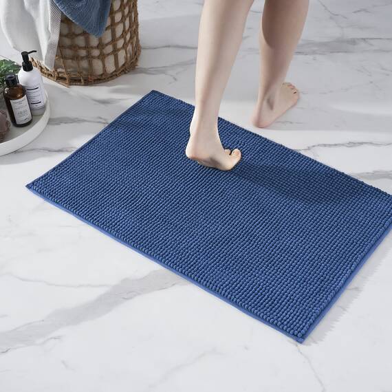 Decomira Badematte rutschfest | Als Badteppich Set kombinierbar | Badezimmer-Teppich Bad-Vorleger waschbar aus Chenille | Duschvorleger für Dusche, Badewannen, WC Deko | Blau - 50x80 cm
