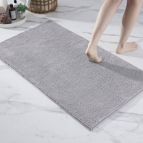 Decomira Badematte rutschfest | Als Badteppich Set kombinierbar | Badezimmer-Teppich Bad-Vorleger waschbar aus Chenille | Duschvorleger für Dusche, Badewannen, WC Deko | Grau - 70x120 cm