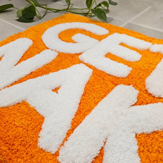 New Mungo Get Naked Badematte, Orange – niedliche Badezimmerteppiche, lustige Badematte, 78,7 x 50,8 cm