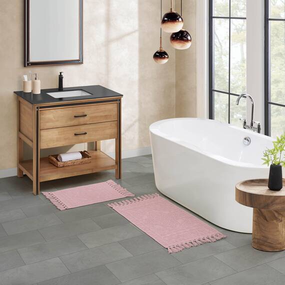French Connection Nellore Badteppiche, 2er-Set, gewebte und perlenbesetzte Badematten, langlebige und dicke Badematten für Badezimmer und Duschvorleger, 43,2 x 71,1 cm und 50,8 x 96,5 cm, Hellviolett