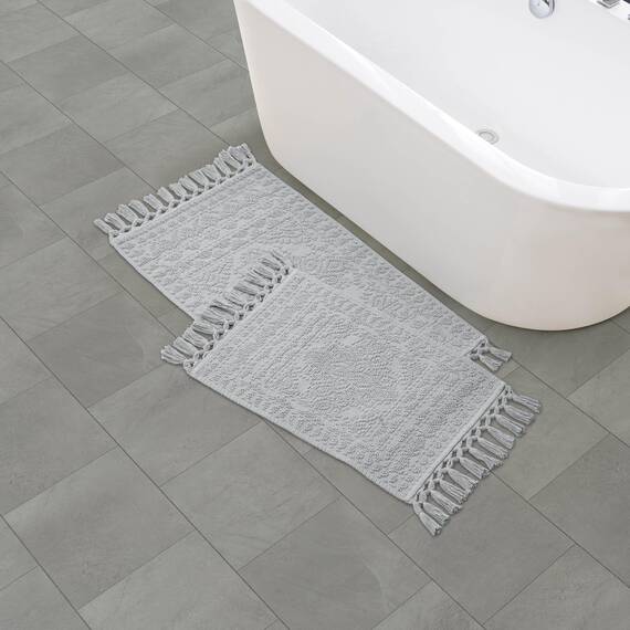 French Connection Nellore Badteppiche, 2er-Set, gewebte und perlenbesetzte Badematten, langlebige und Dicke Badematten für Badezimmer und Duschvorleger, 43,2 x 71,1 cm und 50,8 x 96,5 cm, Hellgrau