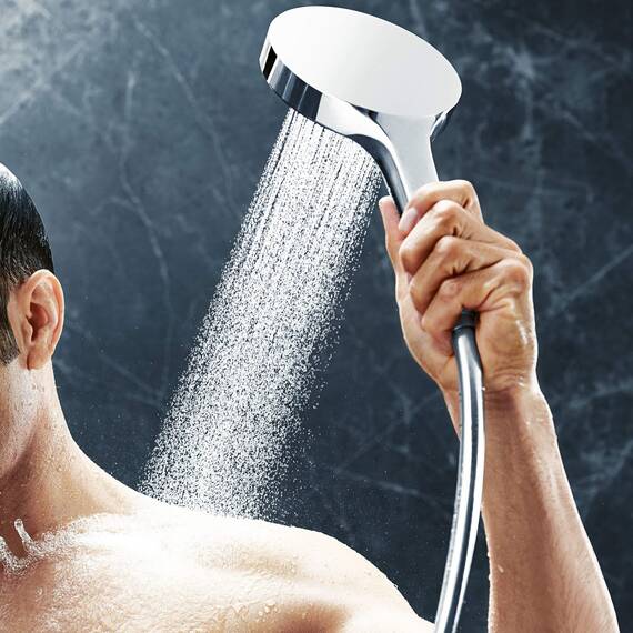 hansgrohe Rainfinity - Duschkopf, Handbrause mit 3 Strahlarten, runde Duschbrause (⌀ 130 mm), Brausekopf mit Antikalk-Funktion, Chrom