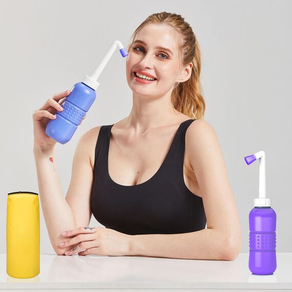 2 Stück Tragbarer Bidet -Portable Bidet - Travel Bidet - Peri Bottle - Hand-Bidet für Bidet, tragbar, mit Reisetasche, 450 ml Fassungsvermögen und abgewinkelter Düse