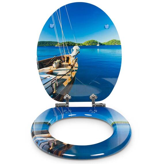 SANFINO® Premium WC Sitz mit Absenkautomatik – hochwertige Toilettendeckel aus Holz, viele bunte Motive, hoher Sitzkomfort, einfache Montage inklusive Montageanleitung – "Boat"
