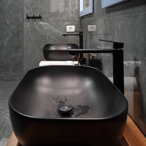 ML-Design Waschbecken aus Keramik Schwarz 605x385x140 mm, Abgerundeten Ecken, Aufsatzwaschbecken, Moderne Waschtisch, Waschschale mit Abflussloch, Waschplatz Handwaschbecken, für Badezimmer/Gäste-WC
