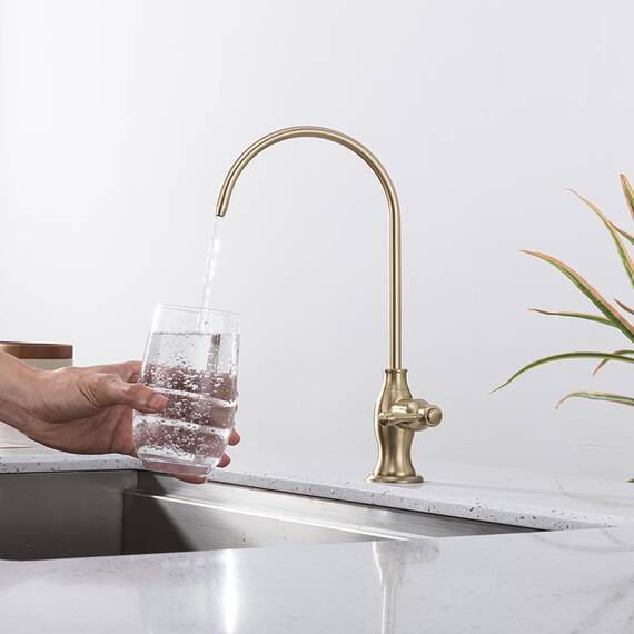 Delle Rosa Gebürsteter goldfarbener Trinkwasserhahn, massives Messing, Küchenwasserfilter-Wasserhahn, klassischer Wasserfilterhahn für Unterspüle, Wasserfiltersystem, gebürstetes Gold (helles Gold)