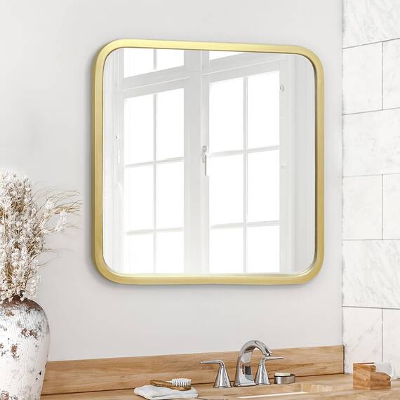 Americanflat 61 cm Quadratischer Spiegel mit Goldenem Rahmen & Abgerundeten Ecken - Moderner Wandspiegel Groß für Badezimmer, Schlafzimmer & Wohnzimmer - Quadratischer Wandspiegel zur Wanddekoration