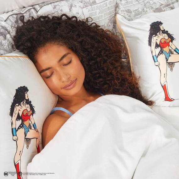 Kitsch Kissenbezug aus Satin mit Wonder Woman-Motiv, Reißverschluss, gut für Haare, weicher als Seide, kühlend, maschinenwaschbar, knitterfrei, Kingsize, 48 x 91 cm, Believe in Wonder