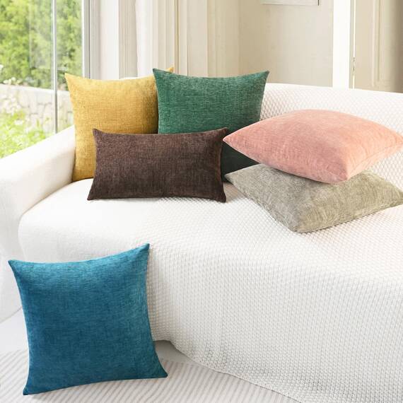 CaliTime Gemütliche Kissenbezüge für Couch, Sofa, Heimdekoration, einfarbig, weiches Chenille, 50 cm x 50 cm, Helltaupe, 2 Stück
