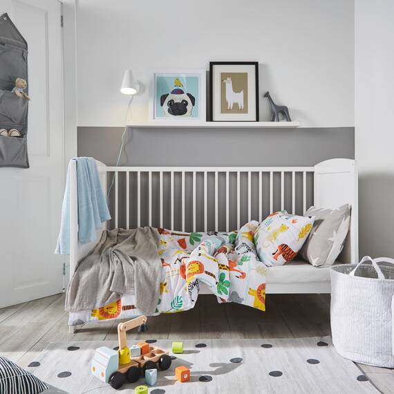 Bloomsbury Mill - Kinderbettwäsche 120 x 150cm Safari Tiere für Kinder - Baby Bettwäsche Mädchen und Jungen - Zoo Tiere & Dschungel Wendebettwäsche und Kissenbezug-Set für Kleinkinder & Babybetten