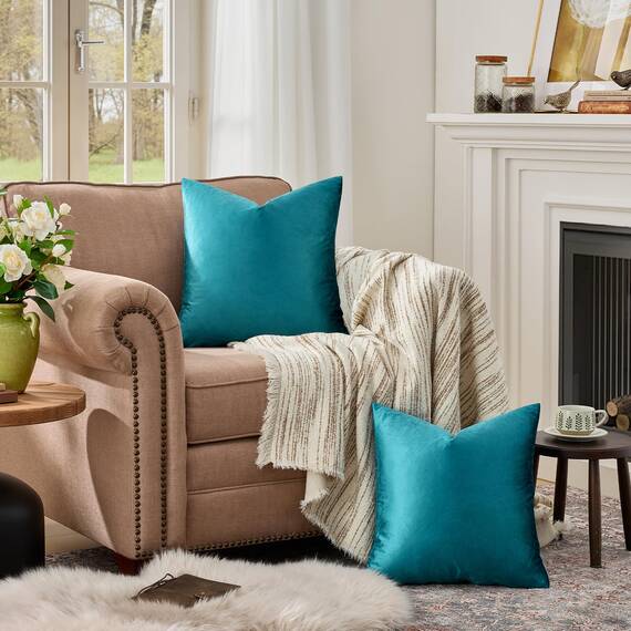 GIGIZAZA Dekorative Couch-Kissenbezüge, Set mit 2 blaugrünen Pfauengrün, quadratische Kissenbezüge, 55,9 x 55,9 cm, Kissenbezüge aus Samt