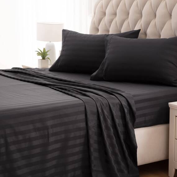 SLEEP ZONE Gestreiftes Kühllaken-Set für King-Size-Betten – Spannbetttuch und Kissenbezüge, 4-teilig, superweich, gestreift, pflegeleicht, tiefe Taschen (Schwarz, King-Size)