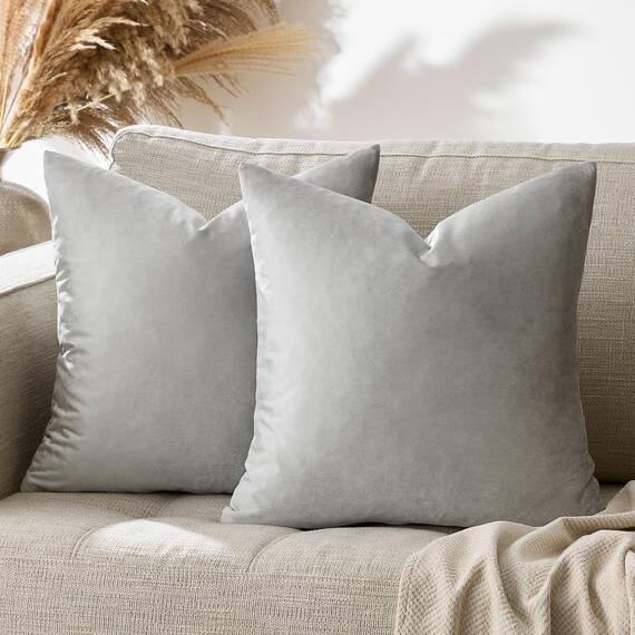 GIGIZAZA Silbergraue Samt-Kissenbezüge, quadratisch, modern, dekorative Kissen für Wohnzimmer, Couch, luxuriöse, kleine Kissenbezüge, 45,7 x 45,7 cm, 2 Stück